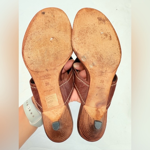 Prada Vintage Brown Leather Triangle wooden logo thong kitten heel sandals EU 38 - Picture 6 of 6
